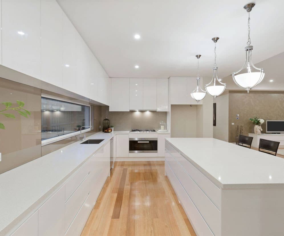 Design Inferno Glass - Modern kitchen interior showcasing our glass products